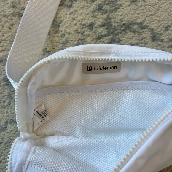 Lululemon Athletica White Crossbody Bag - Picture 4 of 5